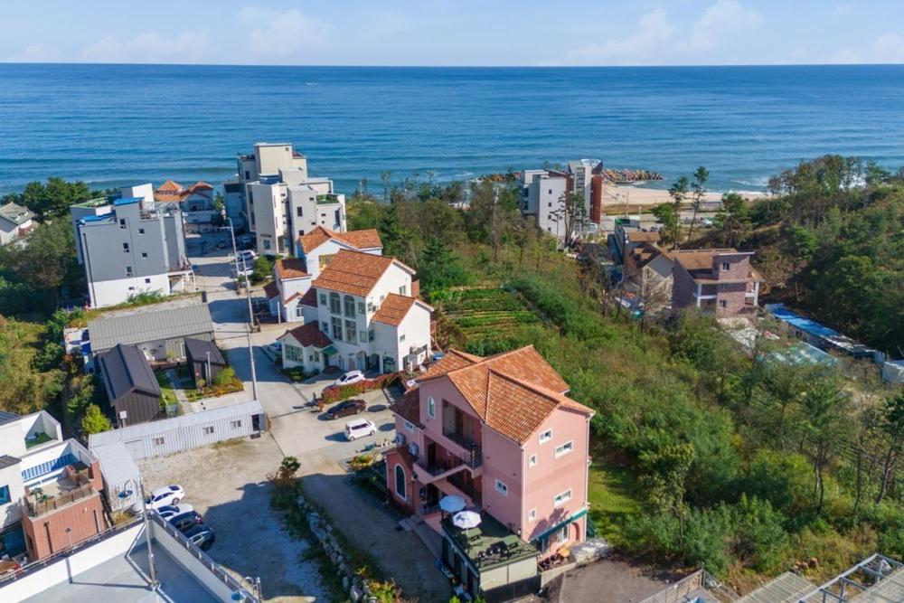 Gangneung Mirabell Spa Pension Zewnętrze zdjęcie